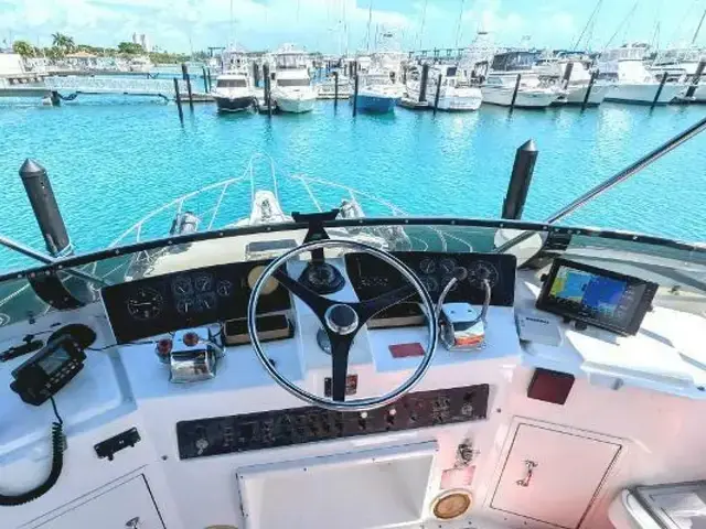 Hatteras 42 Cockpit Motoryacht