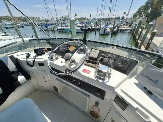 Hatteras 42 Cockpit Motoryacht