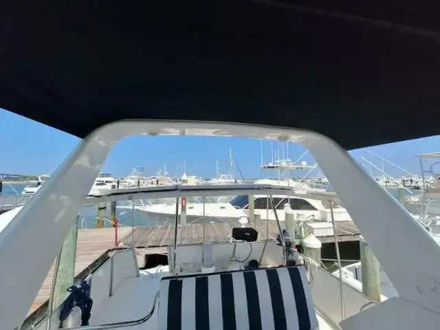 Hatteras 42 Cockpit Motoryacht