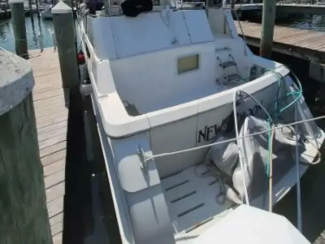 Hatteras 42 Cockpit Motoryacht