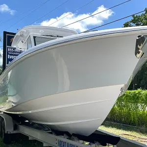 2025 Everglades Boats 315 Center Console