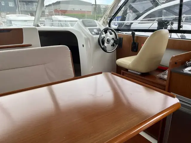 Beneteau Antares 8