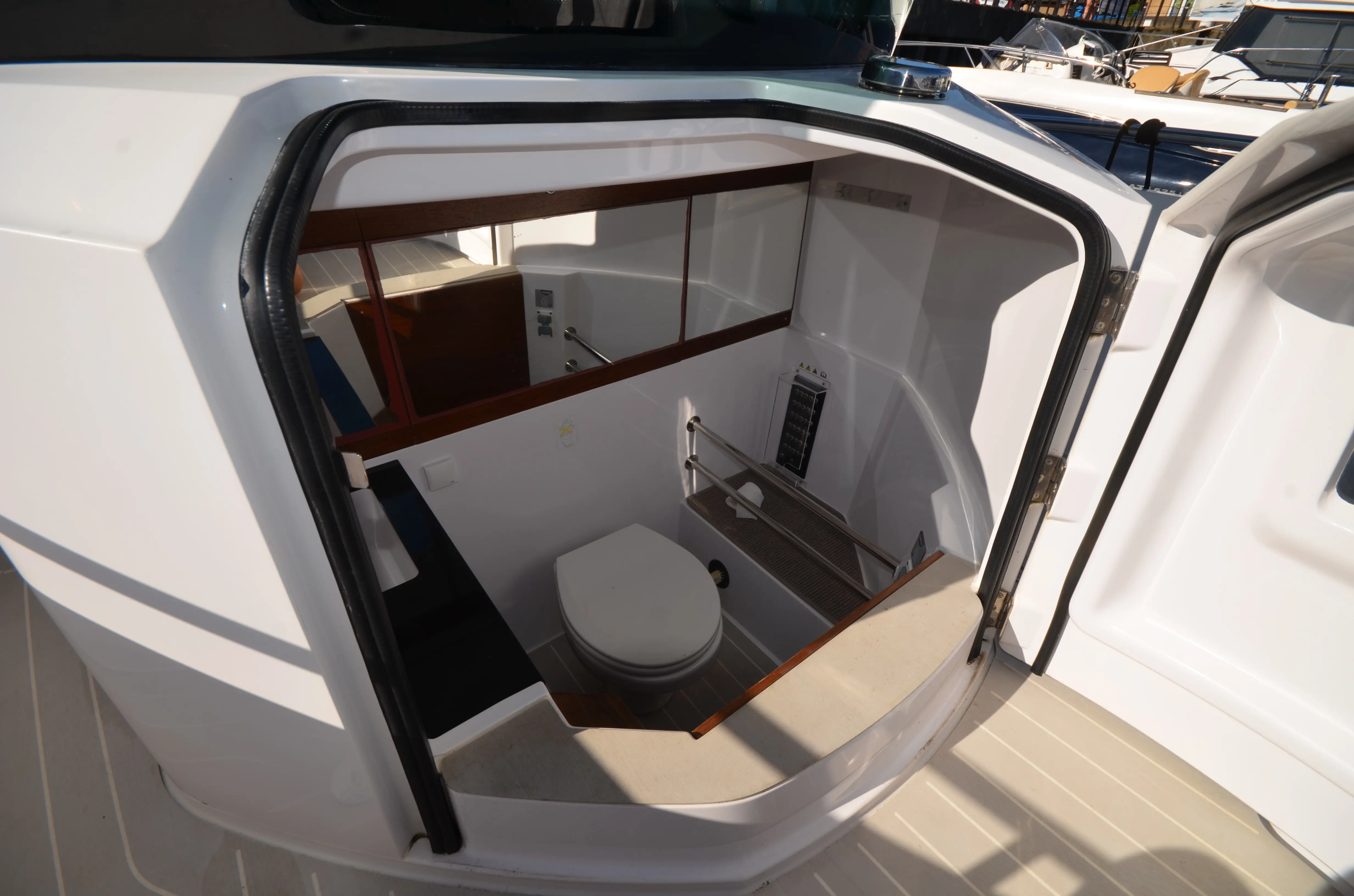 2019 Axopar 28 aft cabin