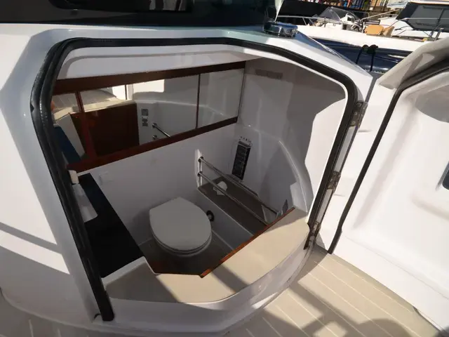 Axopar 28 Cabin