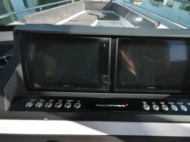 Axopar 28 Cabin