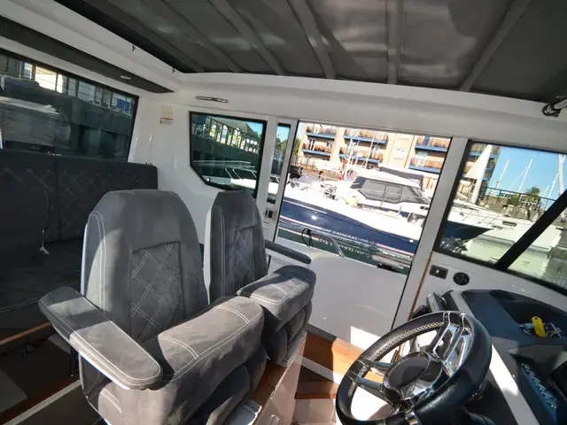 Axopar 28 Cabin