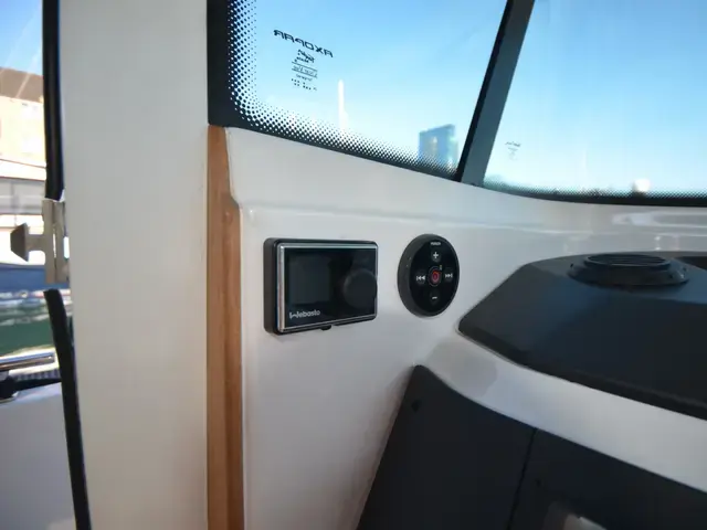 Axopar 28 Cabin