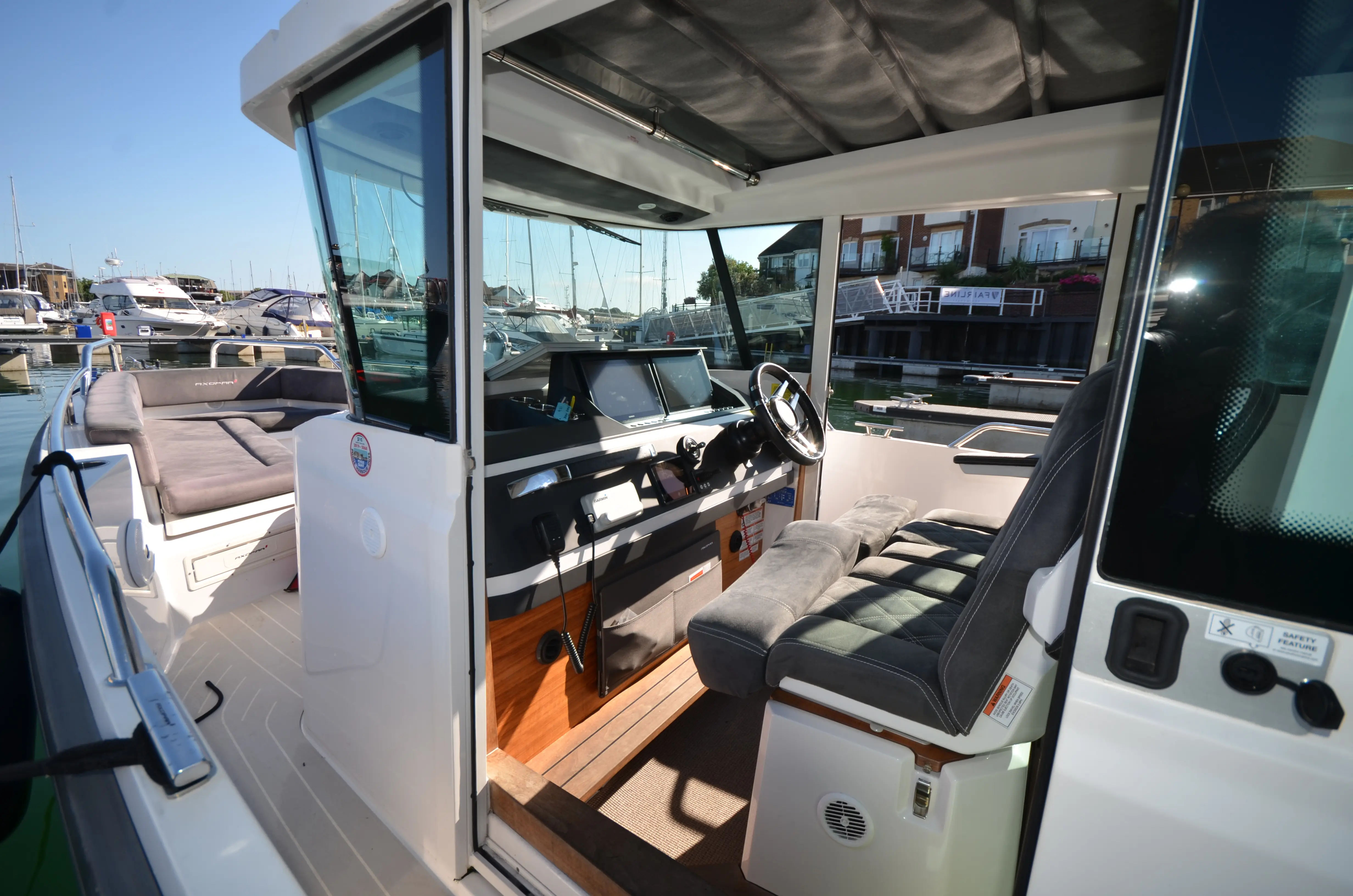 2019 Axopar 28 aft cabin