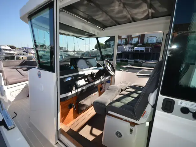 Axopar 28 Cabin