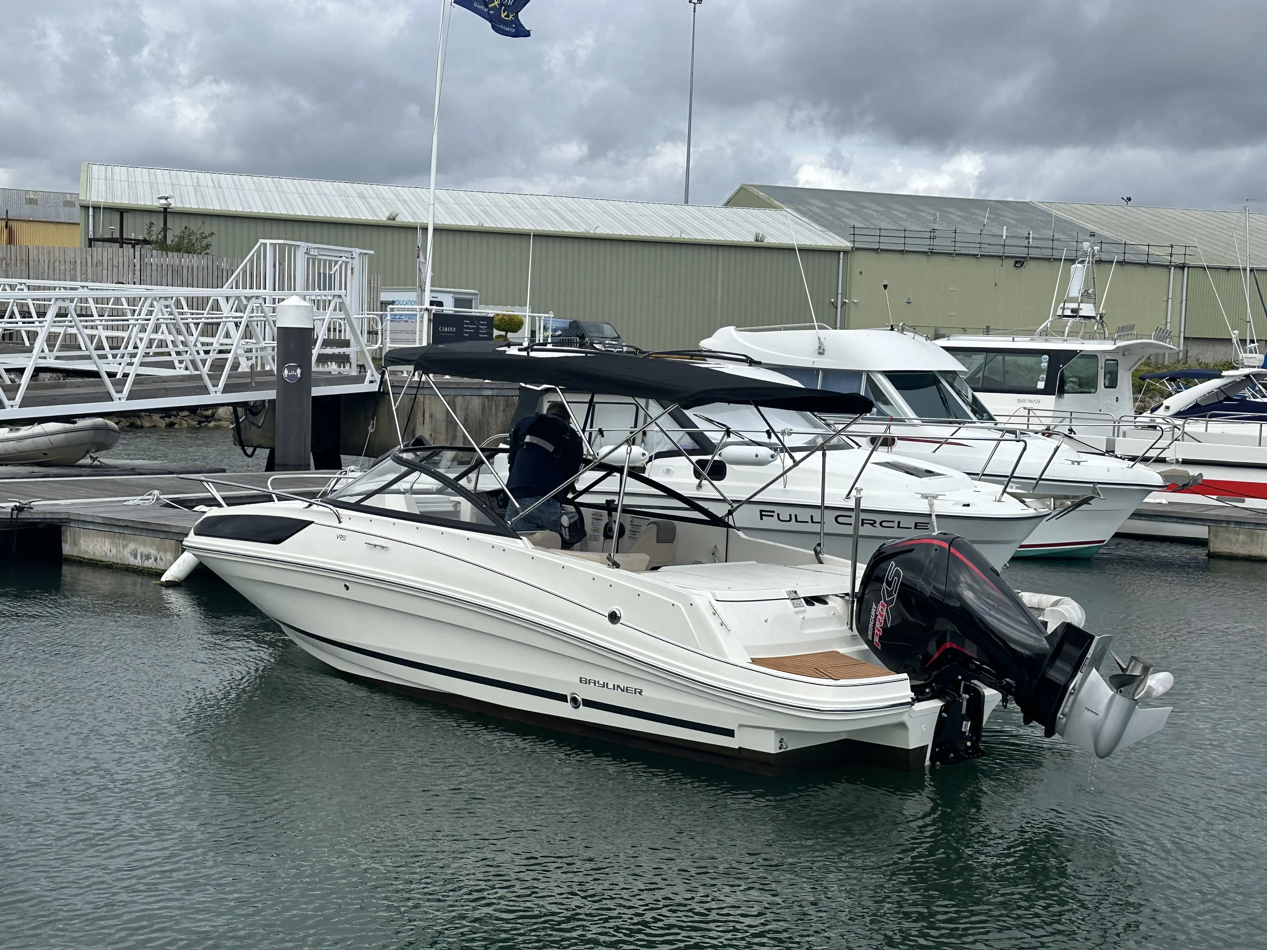 2022 Bayliner vr5 outboard