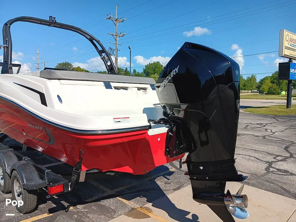 2022 Bayliner vr6