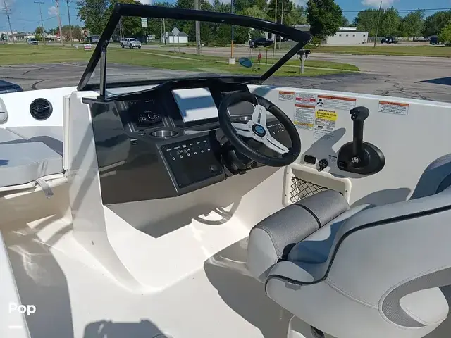 Bayliner Vr6