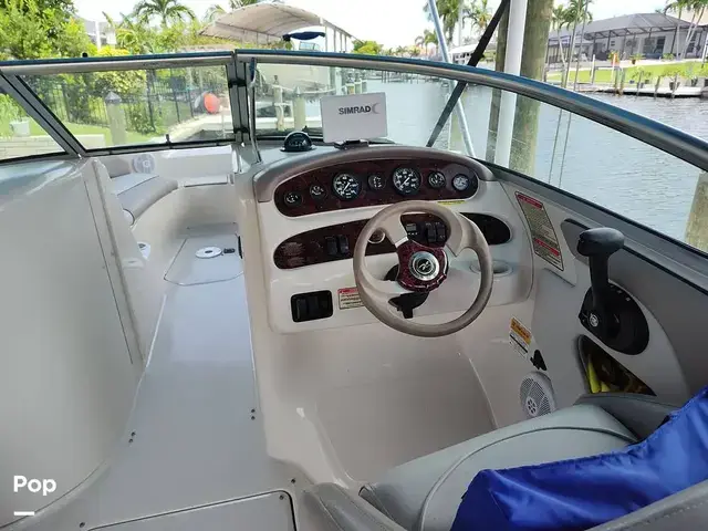 Sea Ray 240 Sundeck