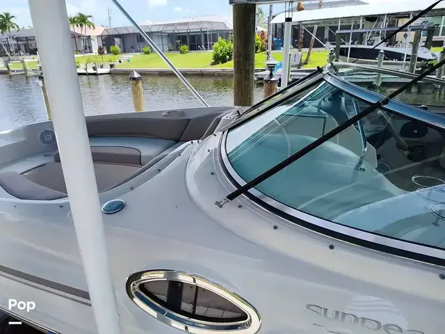 Sea Ray 240 Sundeck