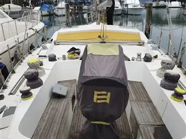 Ferretti Yachts Ferretti Altura 53 Decksalon