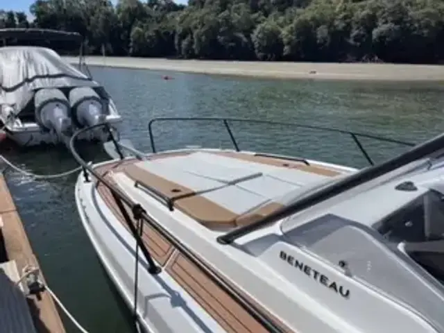 Beneteau Flyer 8 Sundeck Outboard