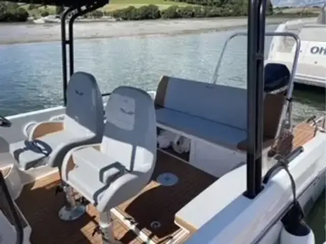 Beneteau Flyer 8 Sundeck Outboard