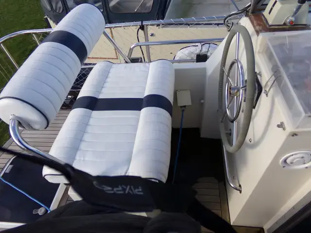 Aquastar 33 Ocean Ranger