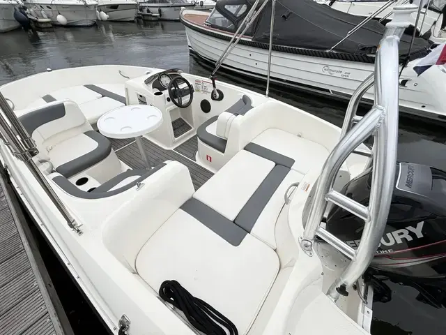 Bayliner Element E5