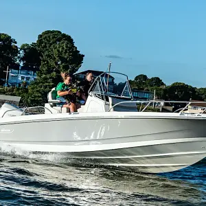 2022 Boston Whaler 220 Dauntless