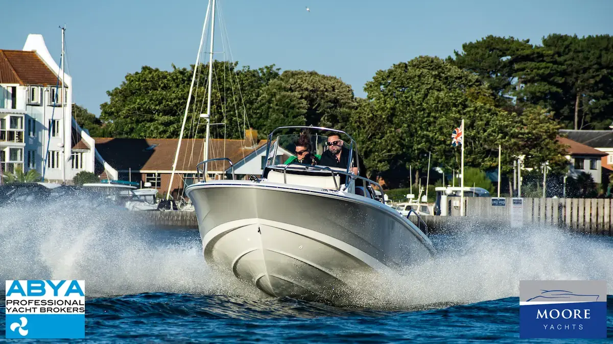 2022 Boston Whaler 220 dauntless