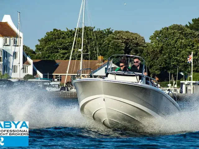 Boston Whaler 220 Dauntless