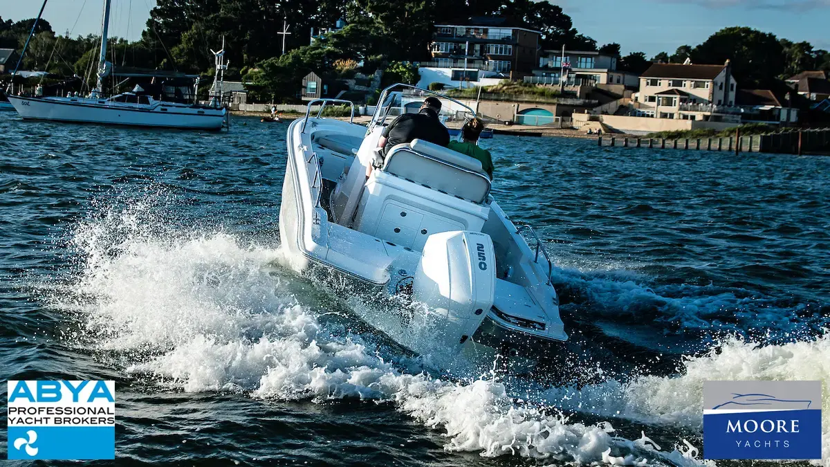 2022 Boston Whaler 220 dauntless