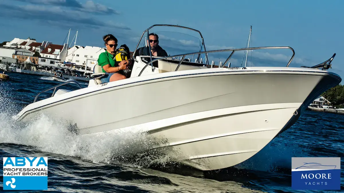 2022 Boston Whaler 220 dauntless