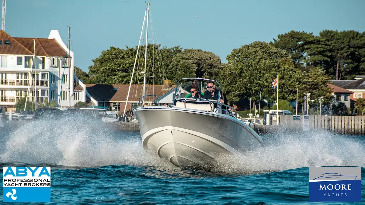 2022 Boston Whaler 220 dauntless