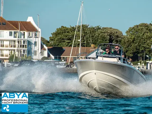 Boston Whaler 220 Dauntless