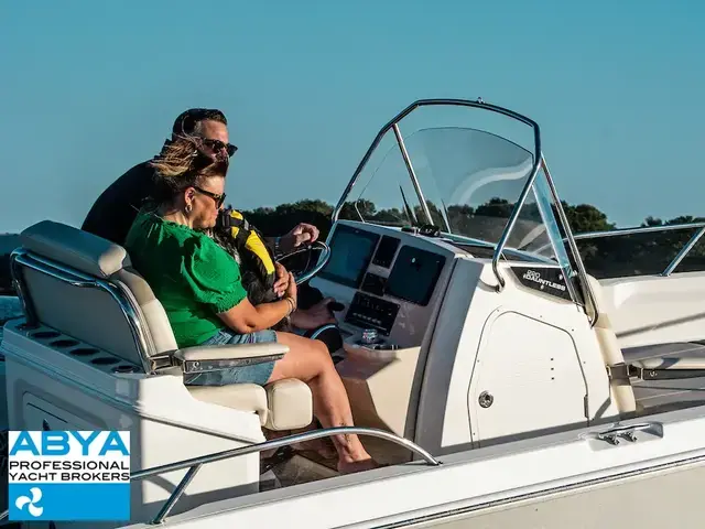 Boston Whaler 220 Dauntless