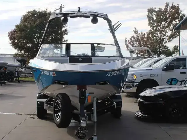 Axis Boats T220