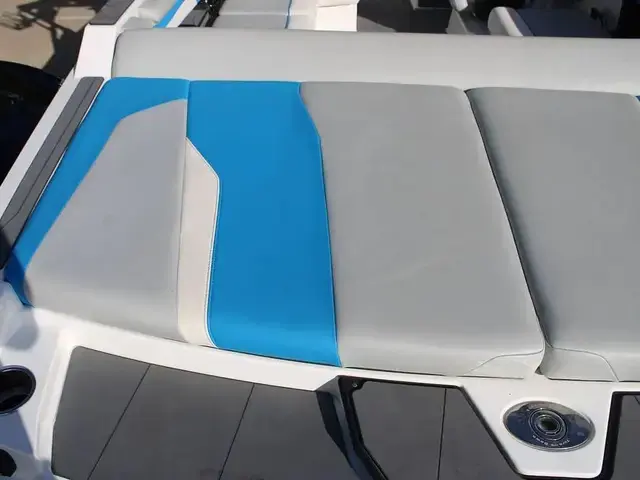 Axis Boats T220