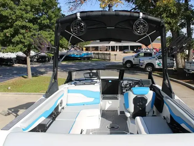 Axis Boats T220