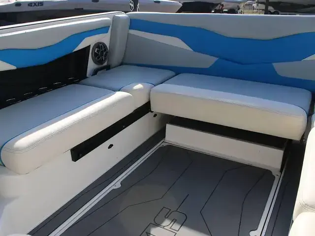 Axis Boats T220