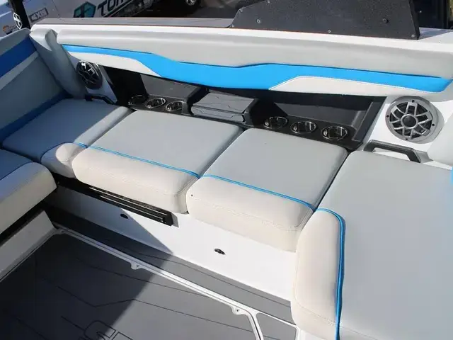 Axis Boats T220