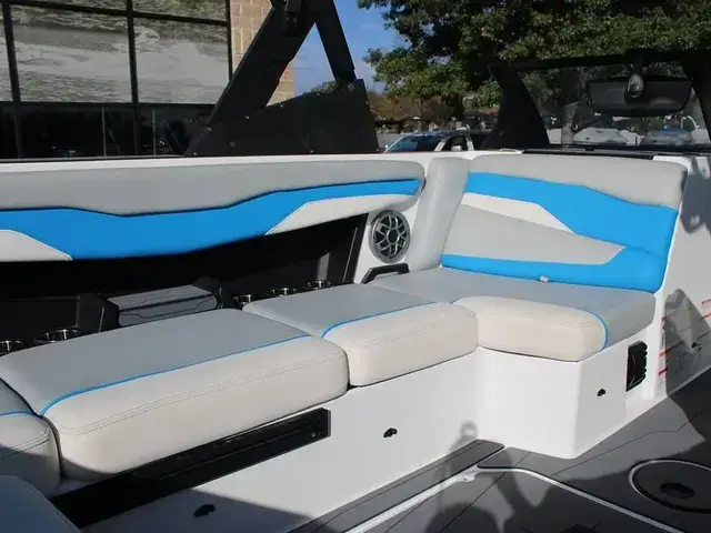 Axis Boats T220