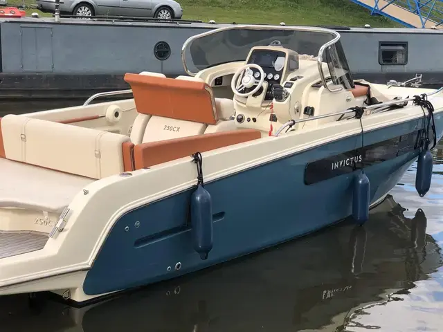 Invictus Boats 250CX