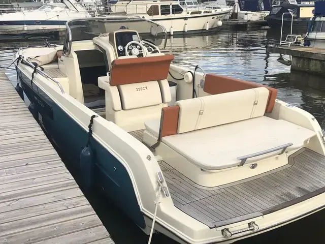 Invictus Boats 250CX