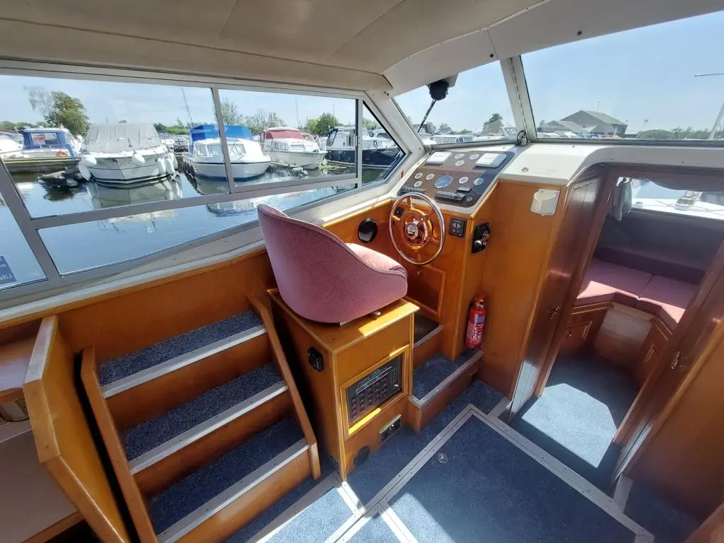 1997 Cruisers 950 centre cockpit