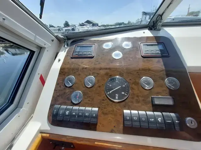 Sheerline 950 Centre Cockpit