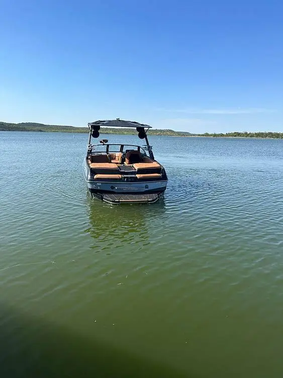 2023 Malibu 23 lsv