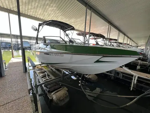 Axis Boats T22