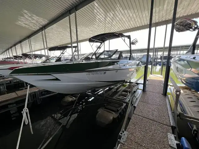 Axis Boats T22