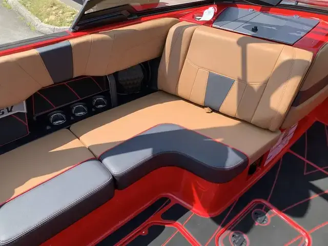 Malibu 23 LSV