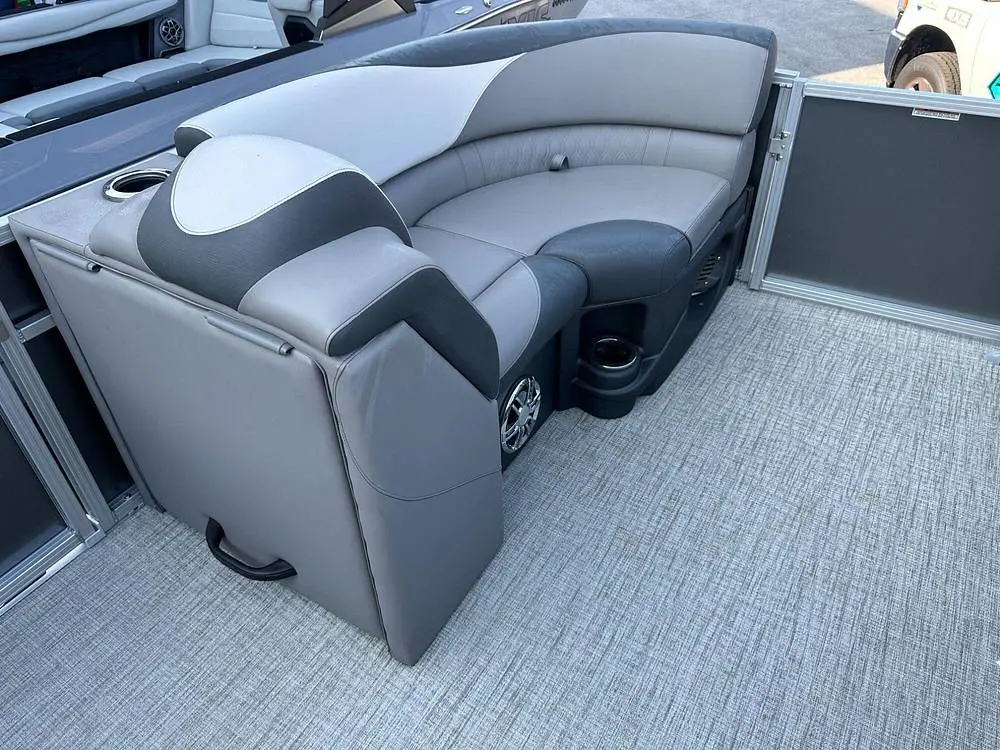 2023 Tahoe 2185 ltz quad lounger