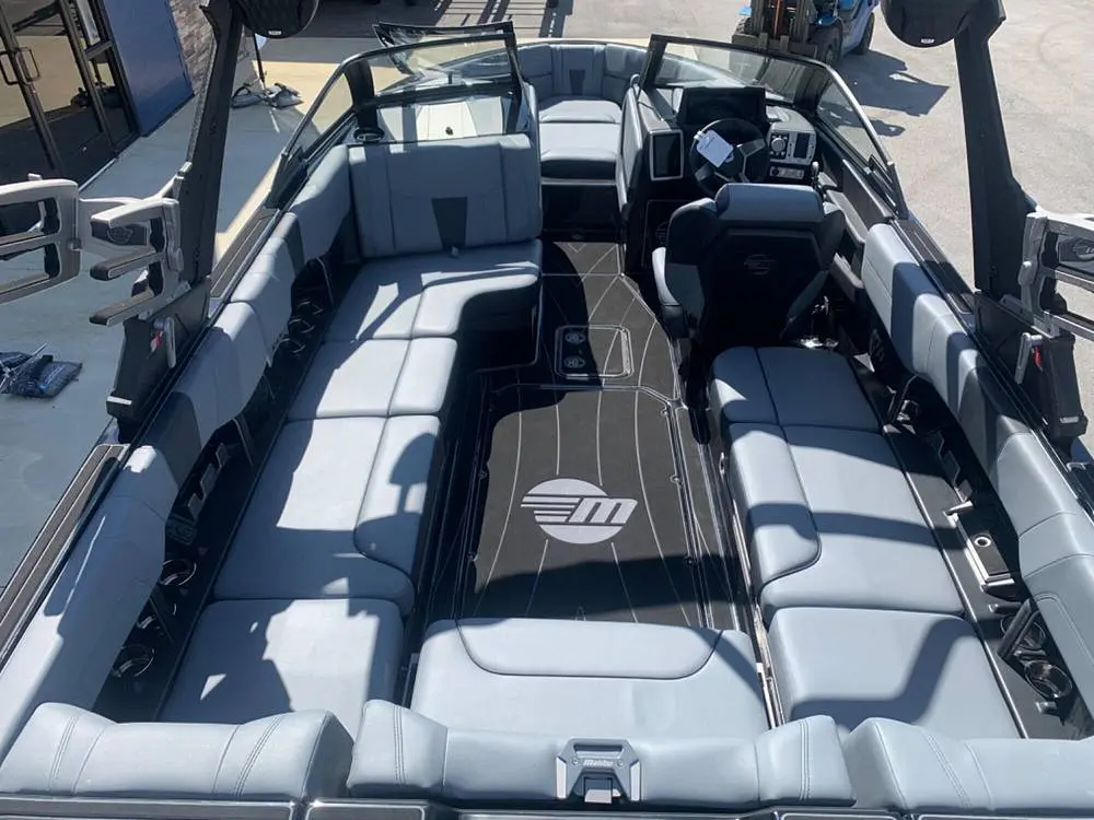 2023 Malibu 23 lsv