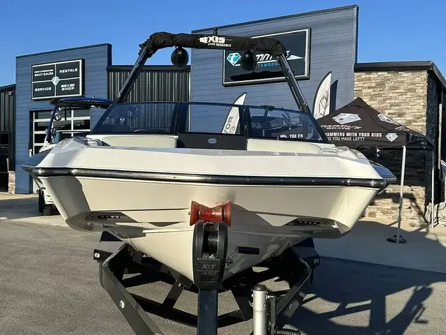 Axis Boats A20