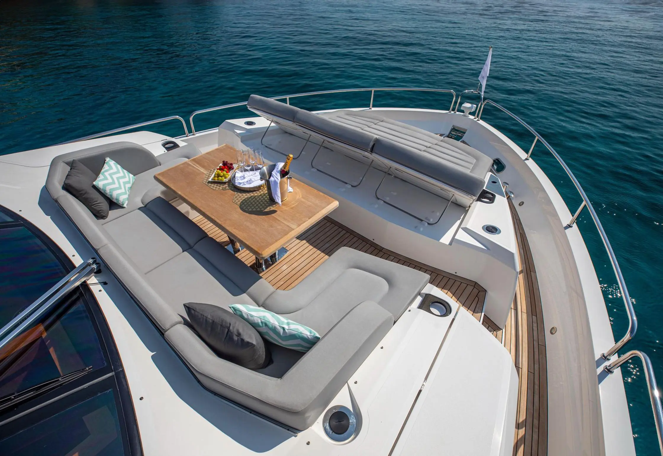 2015 Sunseeker yacht 86