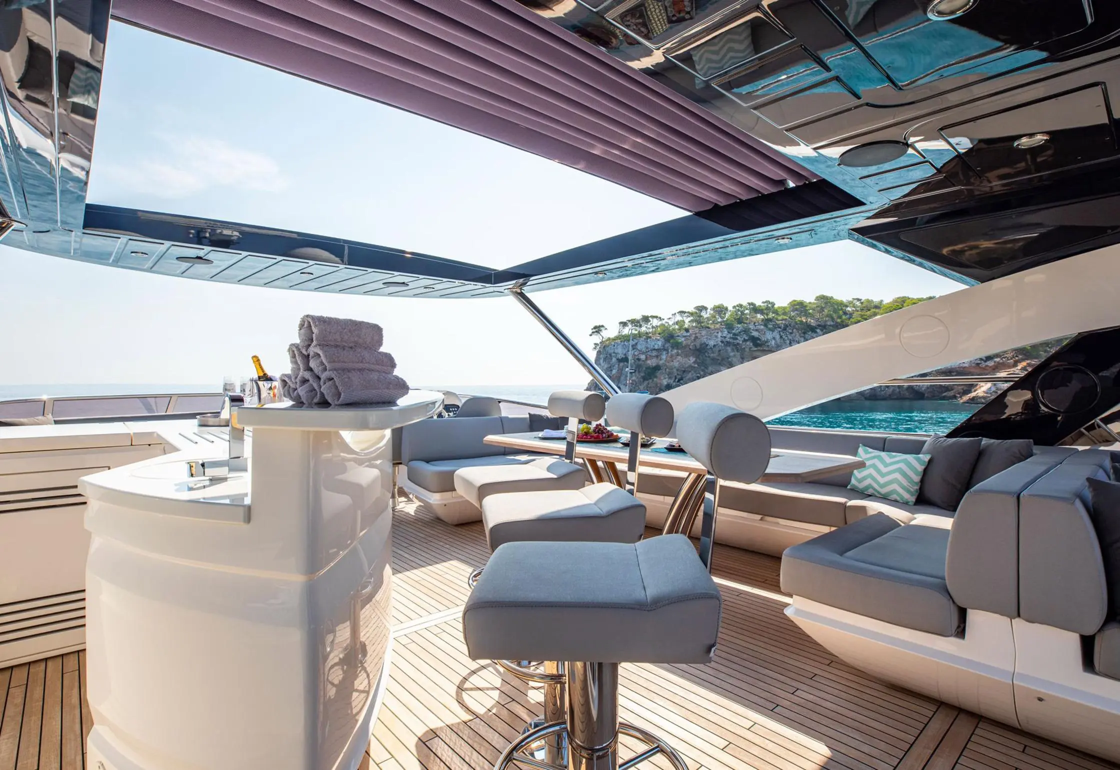 2015 Sunseeker yacht 86